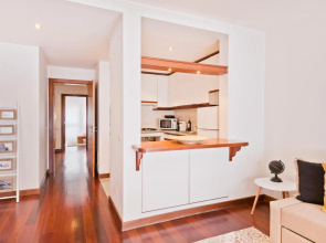BmyGuest - Central Garage Apartment