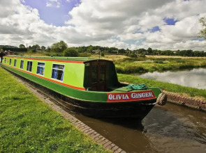 Stone - Boat - Sleeps 6 - Pet Friendly - 85ws