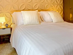 Stylish City Center Garden Apartment