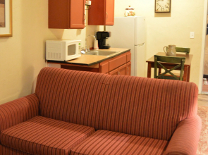 Holly Inn Suites