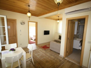 Three Palms Suites