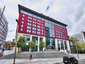 Luxury 1-bedroom Apartment With Free Parking