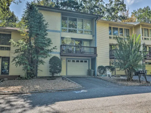 Lakefront Townhome w/ View in Hot Springs Village!