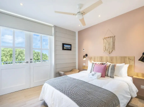 Comfy Love Nest w/ Private Pacific View