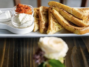 Teanna Lux Apartments