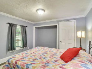 Cozy Virginia Escape w/ Deck, Grill & Fire Pit!