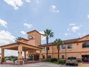 Days Inn  Suites by Wyndham Pasadena