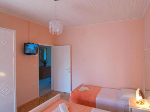 Apartment And Rooms Toka