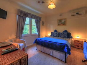 Hillview Oak B&B