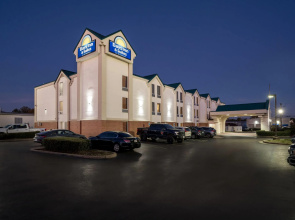 Days Inn & Suites by Wyndham Ridgeland