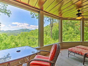 Mountain View Home: Hike, Raft, Golf + More!