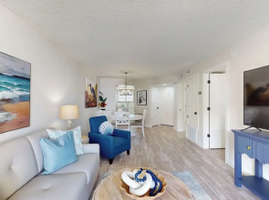 1BR Stylish Condo w/ Ocean Views, Pool