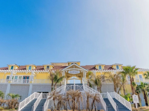 Resort Living on the Bay 2 bed 2 Bath Gorgeous Views Heated Infinity Pool Beach Access
