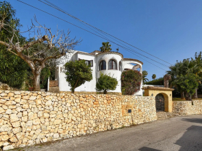 Beautiful villa with lots of privacy and private pool in Moraira near the beach