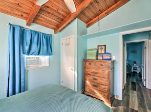 Pet-friendly Townhome, 2 Blocks to Atlantic Beach!