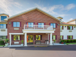 Econo Lodge Inn & Suites