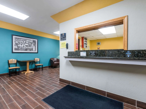 Super 8 by Wyndham Devils Lake