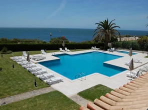 Ocean V in Cascais with Sea View and pool, sleeps 4