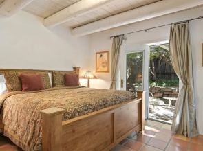 Wisteria - Delightful Updated Family Home, Seven Blocks to the Plaza