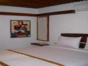 Flores Gallery Hotel