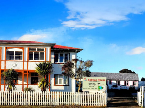College House Backpackers - BBH