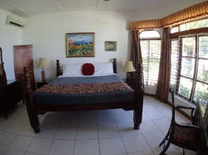 Siesta - Runaway Bay 5BR