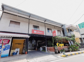 RedDoorz near Alun Alun Madiun