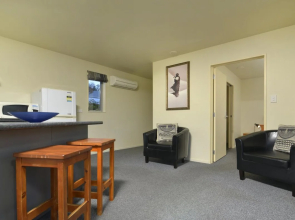 Tombstone Motel, Lodge & Backpackers