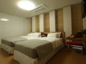 Navi Hotel Residence