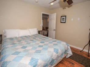 All Decked Out - 2BR 2BA, Netflix, WiFi