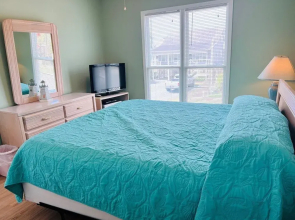 Tradewinds 4 Bedroom Home by RedAwning