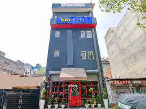 FabHotel Chawla House