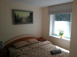 Family-friendly 2 rooms apartment with view to a forest