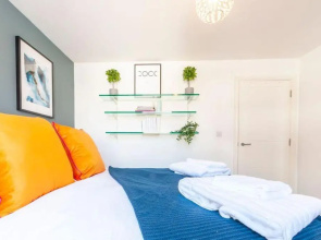 Boutique Torquay Riviera Apartment Free Parking and WIFI - Pure B