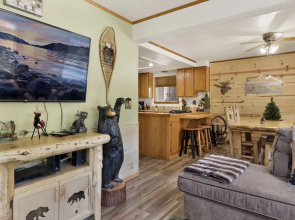 2158-bearfoot Hideaway 4 Bedroom Home by Redawning