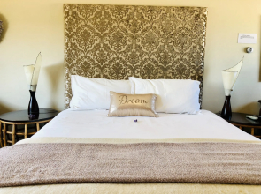 Sandra's Guest House