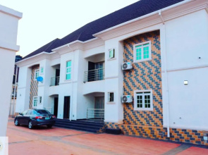 AZ KINGS 3 Bedroom Furnished Apartment suitable for Company Staff with Ensuite Bathrooms, Airconditioning and Swimming Pool