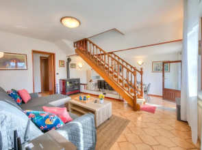 Cedar House Villa Few Minutes From Lake