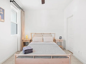 Chic Modern Retreat With Stunning Views 1360 Sqft