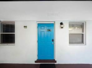 21 apartment 1 blk from beach unit 3
