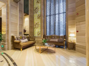 Tianlun Huangchao International Hotel(Chibi North Railway Station)