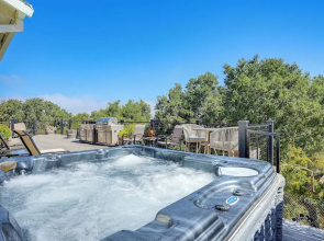 Vallejo Home w/ Spacious Deck, Hot Tub & Views