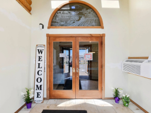 Casa Loma Inn & Suites by OYO Davenport IA near I-80