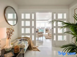 Spacious Apartment in Prime Location. Recogidas