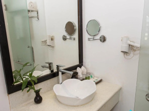 Apsara Centrepole Hotel