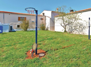 Stunning Home in Kuzinici With Wifi and 5 Bedrooms