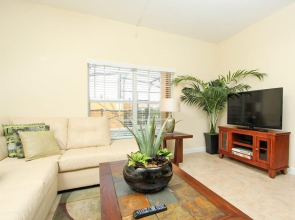 4 Bedroom 3 Bath Town Home With Pool in Paradise Palms Resort