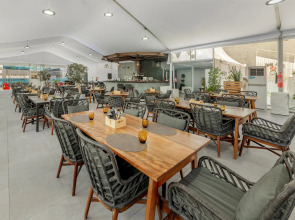 Отель Radisson Blu Hotel, Dubai Canal View