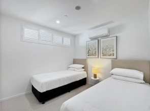 Deluxe 3-bed Unit With Views