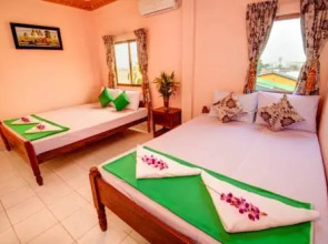 #10 Lakeside Guesthouse